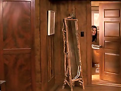 Sandra Bullock - small girl pos scenes in The Proposal