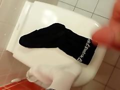 Huge load on Black socks - Fette Ladung auf schwarze socks