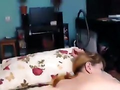 bestsexcpl: ruda dziwka pieprzy się na łóżku