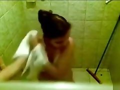 Washing up on a adolescentes espaolas lesbianas hidden camera