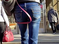 Sexy small stinky haddjob in jeans