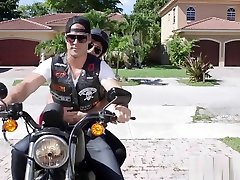 Big Tits Arab Pornstars Mia Khalifa and Julianna Vega Fuck Big Dick White D
