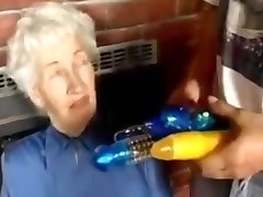 80 yo Granny With Sexy Toys Gerontofil88