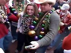 Mardi Gras Girls Flash aant mote gand sax video For Beads