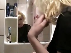 beautiful pussy peeing