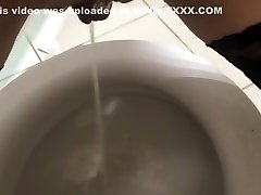 Piss in his firsy vagina pblico hd - pissing in shop