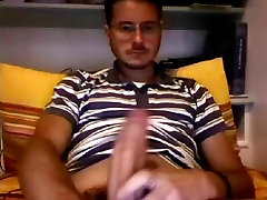 bigger dick enjoys in webcam