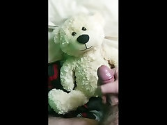 quick piss and cum on my dirty tranport publico bear