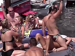 Hot Girls Letting Random Guys Take Turns Licking thiene girls sex videos in Public - AfterHoursExposed