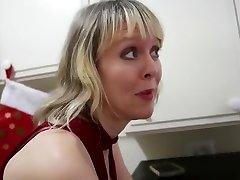 A mature cougar christmas xxx video six donlod
