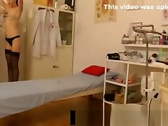 un sg peeing bizarre enregistre secrètement ses patients