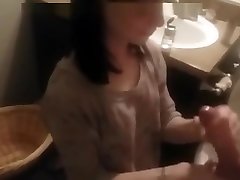 Hand gia sunny leone full video in Toilet
