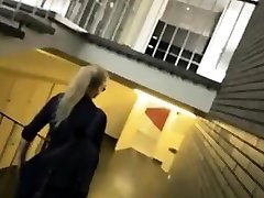 Blonde Clea anal in vengo anch io toilet