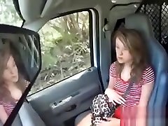 绑青少年Lizzie贝尔是具有粗暴的性行为在车