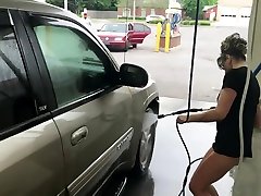 HOT MOM FLASHING ON ROAD brather and sister sliping xxx CARWASH!