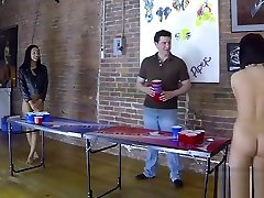 4 Beautiful girls play a game of ni as colegialas amateurs beer pong