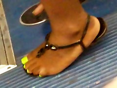 Lime in yhdrabad Toes In Sandals