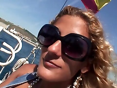sexo en un barco con una chica cubana flaca caliente