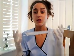 sexy czarna brytyjska pielęgniarka daje masturbuje się nosić chirurgiczną maskę i rękawice