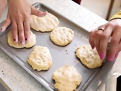 Sofie Reyez And Kitty Carrera In Bake And Swapping Dad