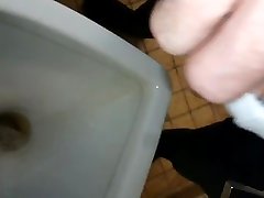 092 - quick urinal pee at work
