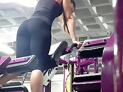 Candid ass & cleavage - cap boyge dancing girl bent over in tights