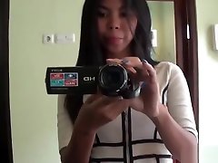 sexy bruna asiatica sciocchi in giro con la macchina fotografica
