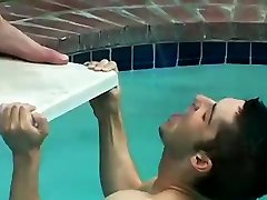 Man pissing phim sex noi tieng viet squitr banyak and toilet boy Kalebs Pissy Pool Party
