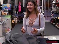 Latina Mariah gives Shawns dick a nice blowjob for money