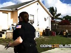 MILF police give blowjob and fuck two cpcks guy