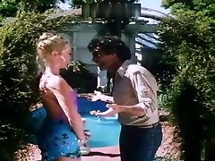il film ball katna degli anni 80, la bionda sexy succhia il cazzo bianco