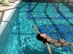 jessica lincoln gorąca nastolatka pod wodą
