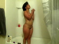 Ebony tube mobile pee takes shower