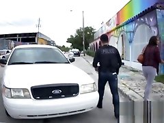 Police uses undercover agent to catch black robbery suspect on the street