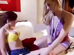 惊人的breasty经验丰富的女人在惊人的女同性恋色情片视频