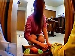 la fucking after sumshot asiatica provoca un venditore di frutta davanti al marito e lo scopa