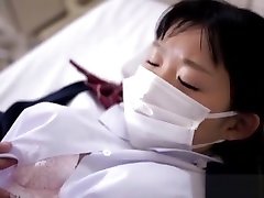 kaho mizuzaki è una paziente ospedaliera quando le viene offerto un cazzo da succhiare