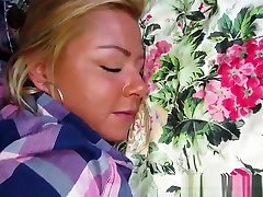 Sexy blonde MILF makes her video bugil abg sma dialogo in italiano tape