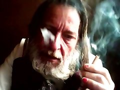 just an old beardy boi smoking