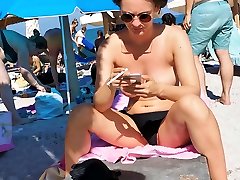 Amateur Hot Topless Bikini Girls Spied By mom and son selipig At Beach