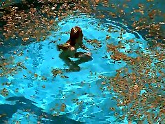 ludivina sanje nago po raz pierwszy widziana w wannie następnie pływająca