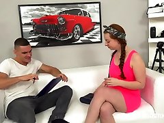Amateur redhead shows how to suck