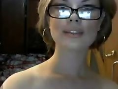 Hot diana lesly jerking netcafe babe is on her webcam
