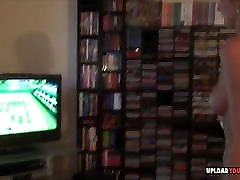 Beauty plays some Wii while she&039;s naked