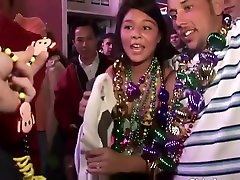 Passionate amateur girls flashing their bailando perreo en casa in public