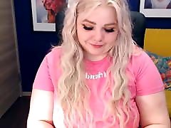 Cam Girls - Cute mom keez little Miss Piggy stripping and playing