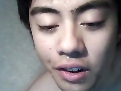 asiatisch cums alle über seine fuckface