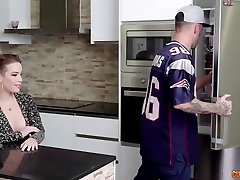 Great looking woman in an animal printed dress, Paola Guerra decided to fuck a maile jacobe delivery guy