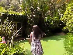 VR on lunch table Whore from orange garden