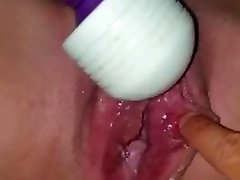 clitoride trafitto, spruzzando sul cazzo mariti con vibratore
